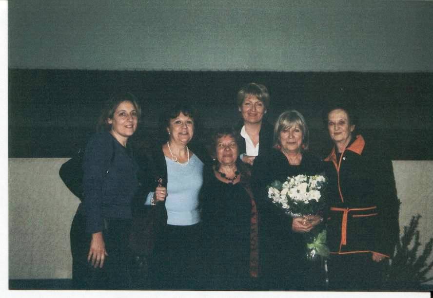 M. Von Trotta con le donne della Biblioteca